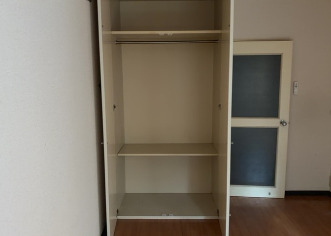 デザイン性を重視しすぎて収納が少なかった！なんてことにならないため、事前に現地で収納の数を確認しておくことをお勧めします。クローゼット以外にも床下収納や屋根裏収納、パントリーなどもチェックしましょう。