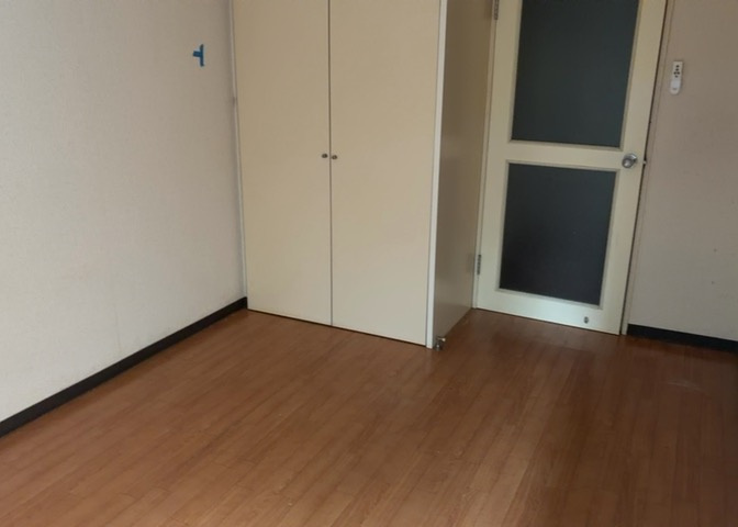 直線タイプはLとDKを一直線に並べた形で対面キッチンのタイプです。一般的なのでよく見かけるかもしれません。直線タイプに似た直接アイランドタイプは、キッチンとダイニングの間に壁がない分広く感じられます。