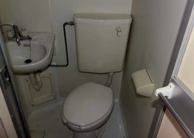 トイレは大きさや形、機能、抗菌性などが異なる多種多彩なタイプが各メーカーから出ています。それぞれに良さがあるため、事前にどういったタイプのトイレがいいのかをご家庭内で決めて、内見に行くといいでしょう。
