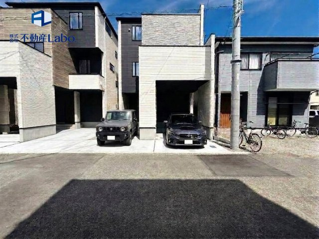 ●外構CG●　外観写真のカーポート、車はCGでイメージとなります。別途、追加工事でカーポートの設置も可能です♪