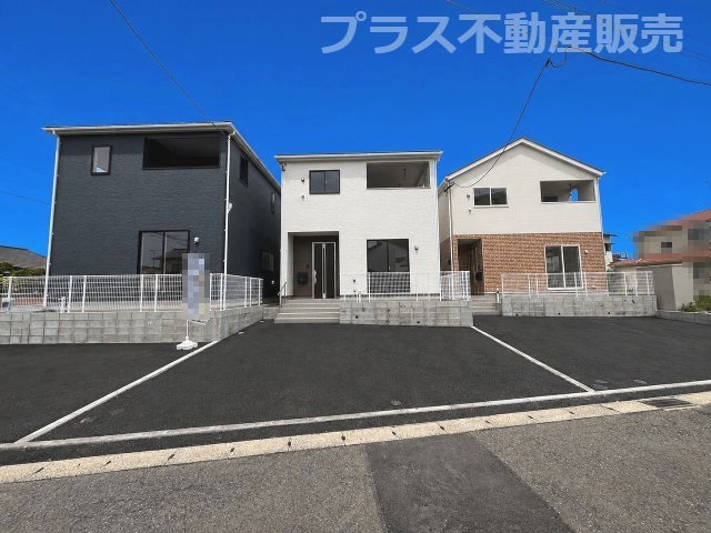 現地写真。プラス不動産販売なら、現場の全ての棟をまとめてご見学頂けます。