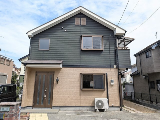 ～内装リフォーム中の再生住宅　4台駐車可能　南向きで陽当たりの良い戸建てです～