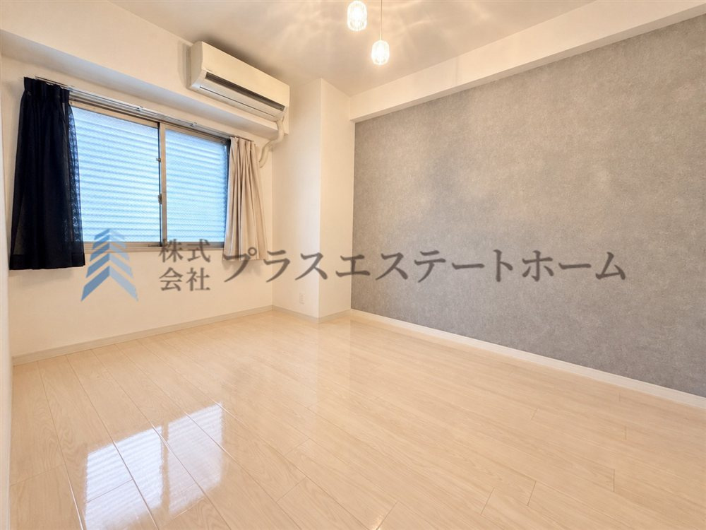 シンプルな洋室でお部屋のコーディネートが楽しめます♪