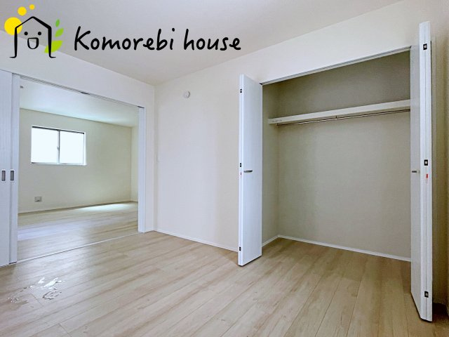 コンパクトで使いやすい洋室です
