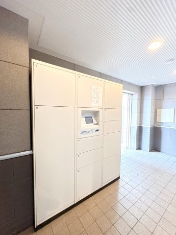 宅配ボックスになります♪不在時にも荷物を受け取ることができとても便利です♪