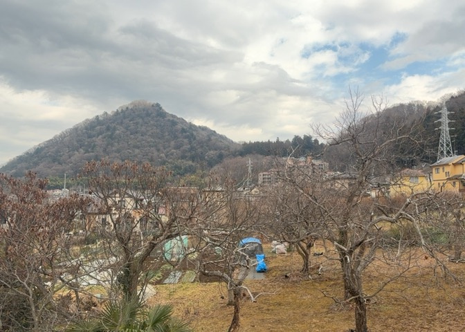 眺望を気にして物件を探す場合、前面に建物が建っていないか現地で確認しましょう！前面に建物があると景色はもちろん、日当たりや風通しにも影響が出てきます。住んだ時のことを想像しながら現地見学をしましょう。