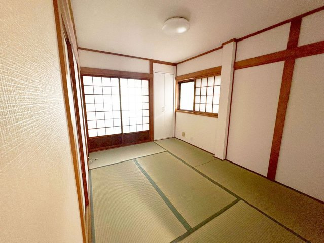 客間やお子様の遊び場にも便利な和室！