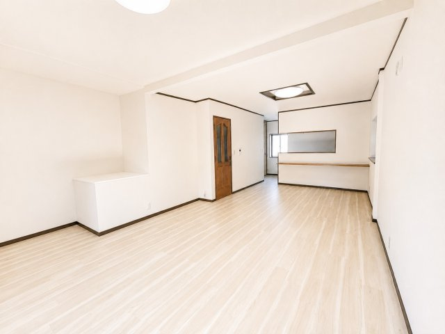 広々とした約20帖のLDK。ご家族皆様でゆったりとおくつろぎいただけます。