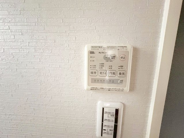天気を気にせず洗濯物を乾かせる浴室乾燥機付き！カビ対策にも！