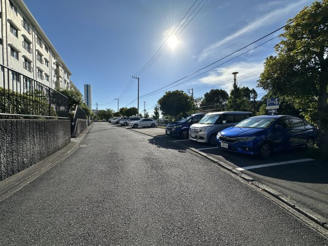 駐車がしやすい駐車場となっております。