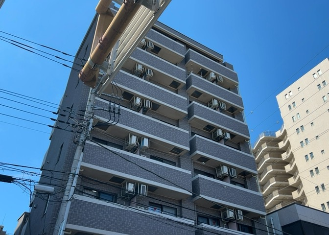 ＲＣ造、Reinforced　Concreteは直訳すると補強されたコンクリートです。主に柱や梁・床・壁が鉄筋とコンクリートで構成おり、鉄筋を組んだ型枠にコンクリートを流し込んで固めたものを指します。