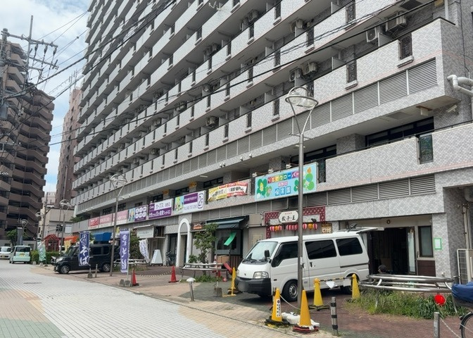 隣家の土地はどうなっているのか、生活利便施設が近くにあるのか、学校まで近いかなど、お客様のライフスタイルにあわせたイメージが重要です。また、近くにあると困る施設が近くにないかも確認するといいでしょう。