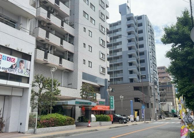 外観はマンション管理がされているかの目安になります。築年数が古いと、壁面は劣化してひび割れが生じることも！建物が古びていても細かいところが修繕されていると、きちんと管理されているなぁと感じるでしょう。