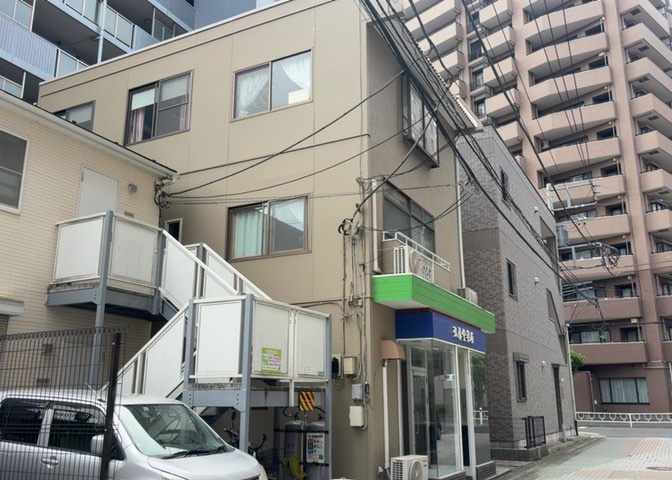 眺望の良さを楽しめるダイニングキッチンで家族団らんの時間を過ごしてはいかがでしょうか。バルコニーから見える景色を家族で眺める時間は、時間が経つのを忘れてしまいそうですね。是非、現地を見に行きましょう！