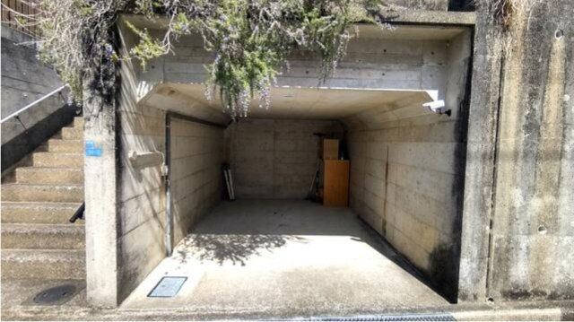 愛車を雨や紫外線から守る堀車庫◎