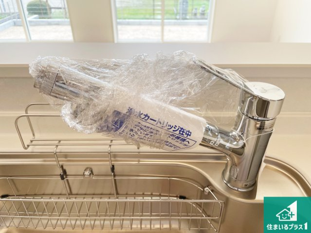 浄水器を内蔵！炊飯時、お茶を作る時に安心してお水を使えます！お湯と冷水、浄水と原水、シャワーの切替えもワンタッチです！