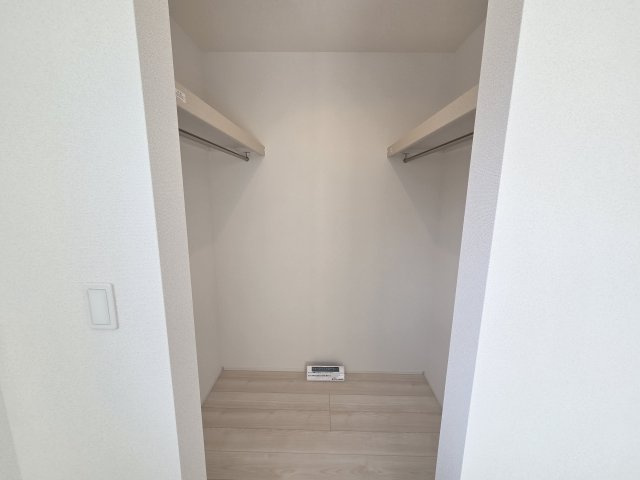 現地写真　主寝室はウォークインクローゼットなのでたくさん収納出来ちゃいます！