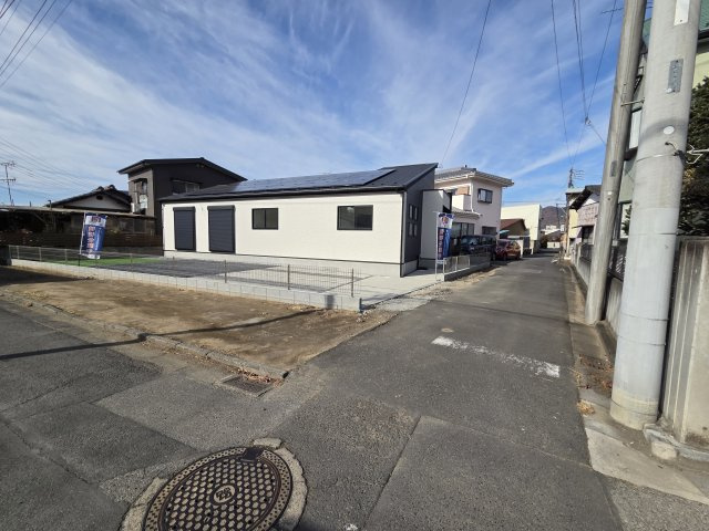 現地写真　北東側前面道路幅員約4ｍ