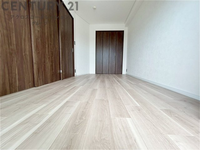 日照が豊富で明るく、自然光を取り入れることができる。温暖な気候を活かし、冬季の暖房負荷を軽減。植物の育成や乾燥衣類の自然乾燥に適しています。眺望が良く、開放感があります。　