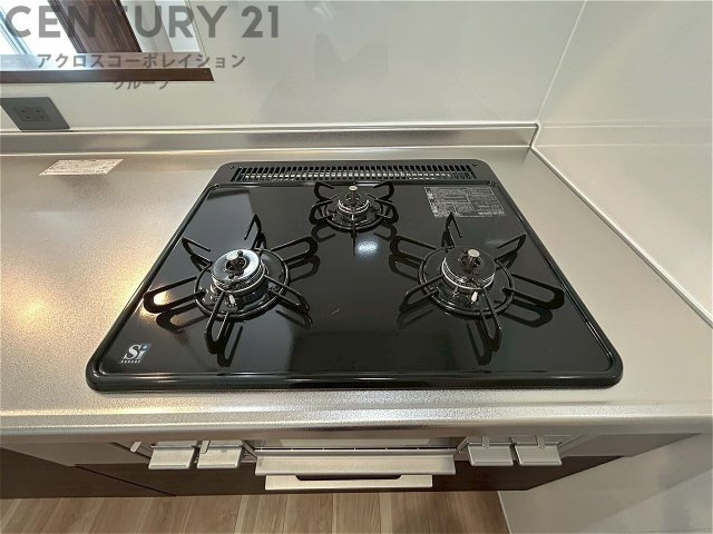 多数の調理器具を同時に使用でき、料理の効率化が可能。省エネで節約になり、様々な料理スタイルに適応できます。また、火力調整が独立しており、手入れや掃除もしやすく、今よりもっとお料理が楽しくなるかも。　