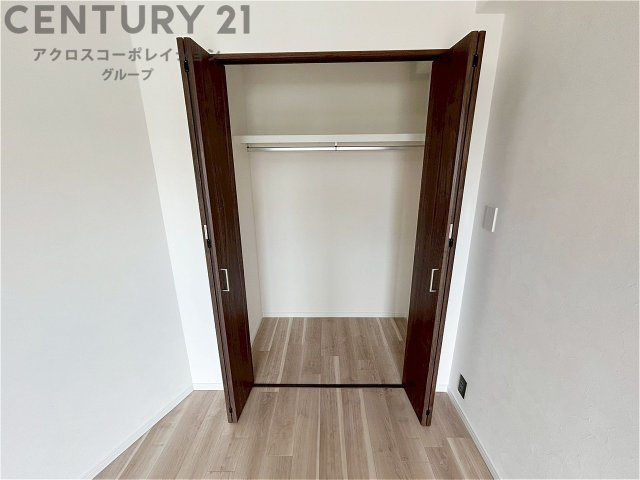 衣類やアクセサリー、小物類の収納が便利で整理整頓がしやすく、部屋の美観を保ちつつ、スペースを最大限に活用できます。衣服のしわやダメージを防ぎ、長持ちさせることができます。　