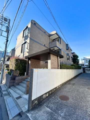 1990年2月築（2016年2月に増築）、総戸数11戸のマンションです。