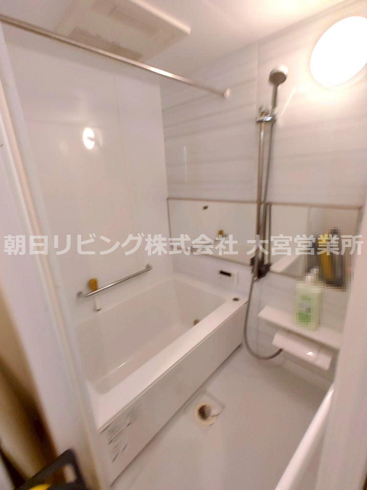 天気に左右されず洗濯物が干せる浴室乾燥機付