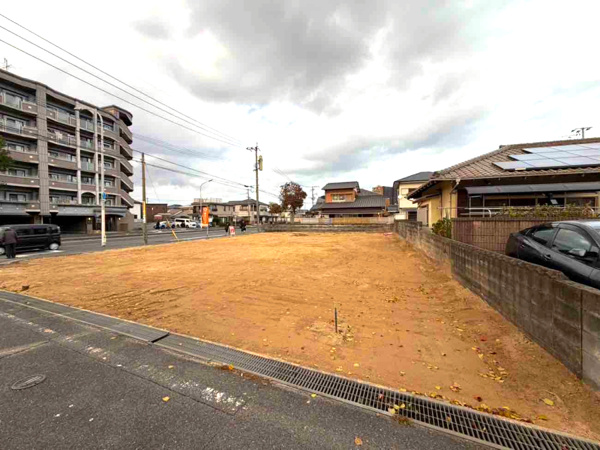 【若園一丁目（14期）1区画の前面道路含む現地写真】