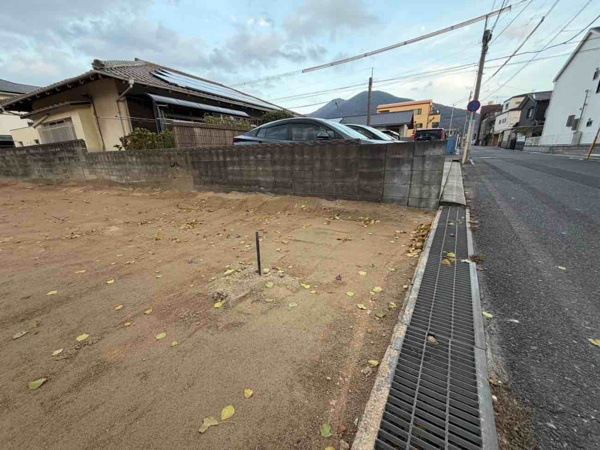 【若園一丁目（14期）1区画の前面道路含む現地写真】