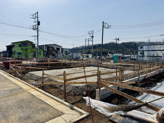 ～太陽光発電設備が標準搭載・省エネ性能認定　2台駐車可能　小中学校徒歩5分～