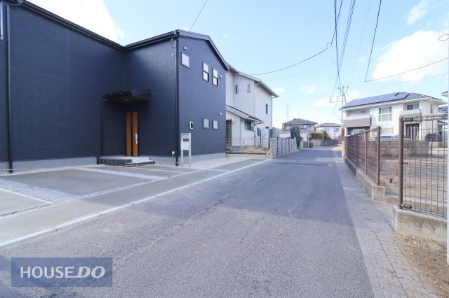 【前面道路】現地完成写真。道幅や駐車など、ご確認ください。