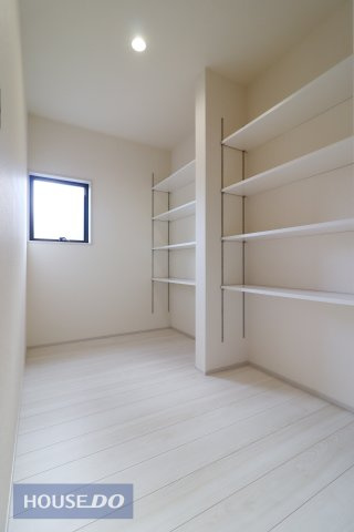 【収納】現地完成写真。大容量パントリー　食品関係から趣味や季節外のお荷物などなんでも収納できる夢ある収納！