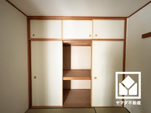クローゼットは奥行きがあるので、収納力も申し分ありません。