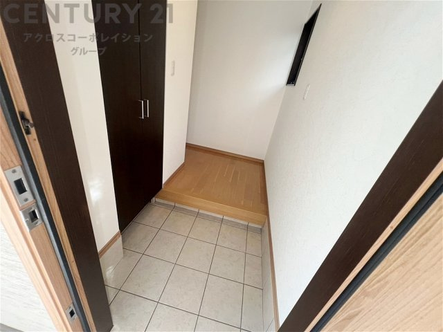 玄関収納付きの玄関です　家族皆様の履物をしっかり収納できます