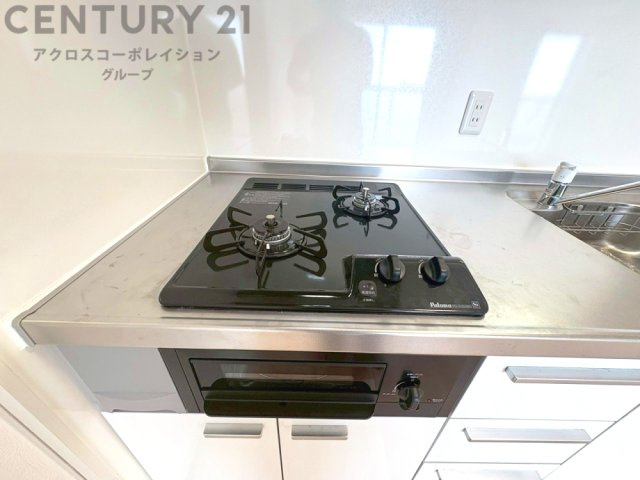 多数の調理器具を同時に使用でき、料理の効率化が可能。省エネで節約になり、様々な料理スタイルに適応できます。また、火力調整が独立しており、手入れや掃除もしやすく、今よりもっとお料理が楽しくなるかも。