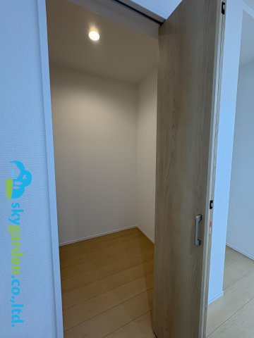 キッチン横のパントリー