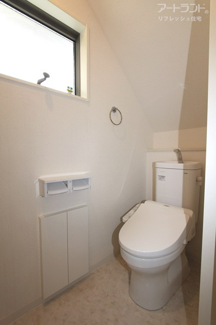 【1階トイレ】温水洗浄機能付きトイレ