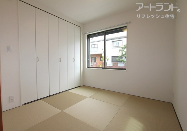 【1階和室4.5帖】畳新調、リビング隣で子供の遊び部屋、ひと息つく寛ぎスペースにも◎