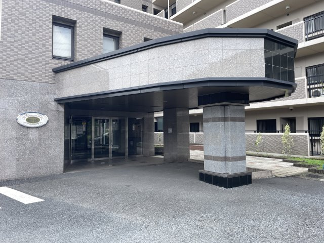 明るく広々としたエントランスが迎えてくれます。　