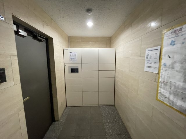 宅配ボックス付きで、忙しい方の荷物受け取りもスマートに。　