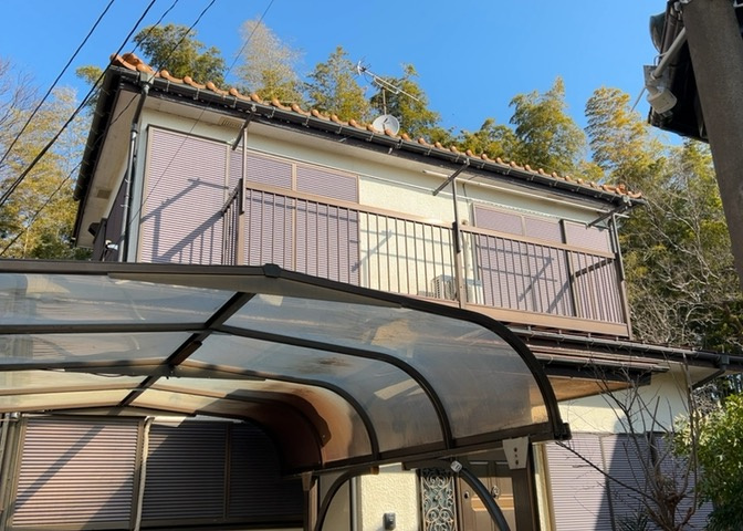 バルコニーは、室外の専用スペースのうち、「屋根がなく開放された空間」であるものを指します。ベランダより広いタイプのものが多く、日当たりもよいため家庭菜園などを楽しみたい人にとって適した環境となります。