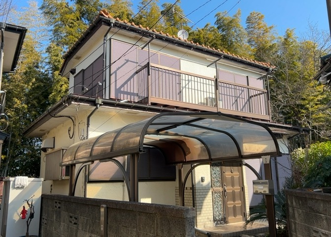 木造住宅とは土台、壁、柱など建築物の強度を支える構造体の材に木が使用されている構造を指します。構造体は建物の自重を支えるだけではなく風圧や水圧、積裁荷重などあらゆる衝撃に耐えるための基礎です。