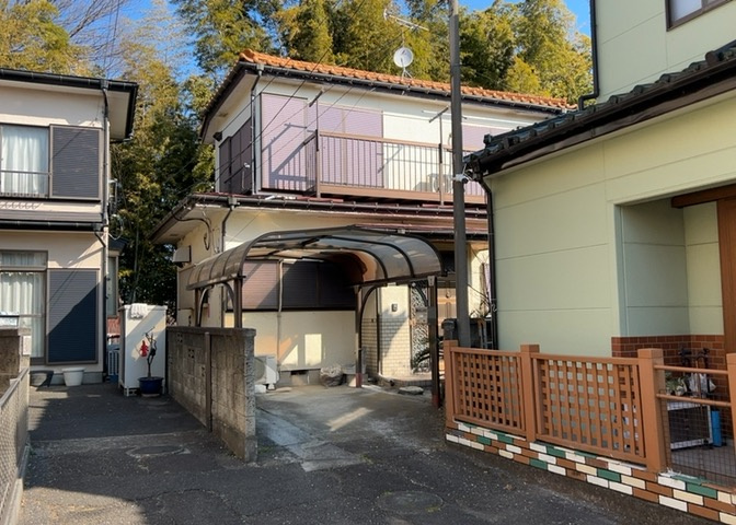 南側道路の場合は長い時間光を入れ込むことができるため、庭やリビングを道路側に持ってくることが多く土地価格も高い傾向にあります。一方北側道路だとリビングや庭が南側になりプライバシーを守ることができます。