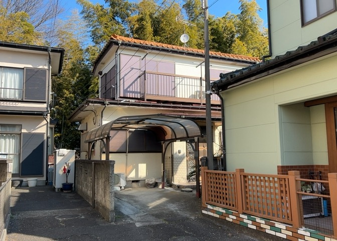 東側道路の場合は居室を南向きに設計しやすいため、朝日が入りやすいというメリットがあります。一方、西側道路も東側同様に居室を南向きに設計しやすいのですが、住宅地だと朝日が入りにくいという弱点があります。