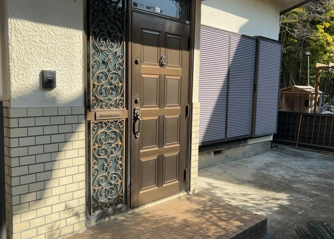 玄関は家の顔と言っても過言ではありません。現地を見学する際は玄関の広さや全体のバランスなどを見てみるといいでしょう。一般的なアプローチのしやすさだけではなく、お年寄りにも優しい設計のものだと安心です。