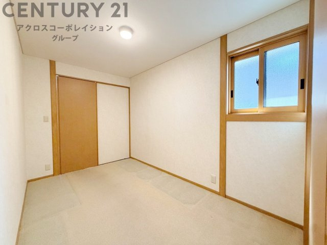 創造性や成長を促す遊びの空間を提供。学習や趣味に集中できる環境を整えます。個別のプライベートスペースは自己表現と自立心を育み、心地よい睡眠環境を整えリラックスできる場所を提供。