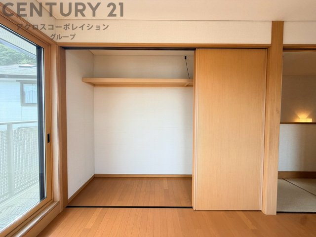 衣類やアクセサリー、小物類の収納が便利で整理整頓がしやすく、部屋の美観を保ちつつ、スペースを最大限に活用できます。衣服のしわやダメージを防ぎ、長持ちさせることができます。