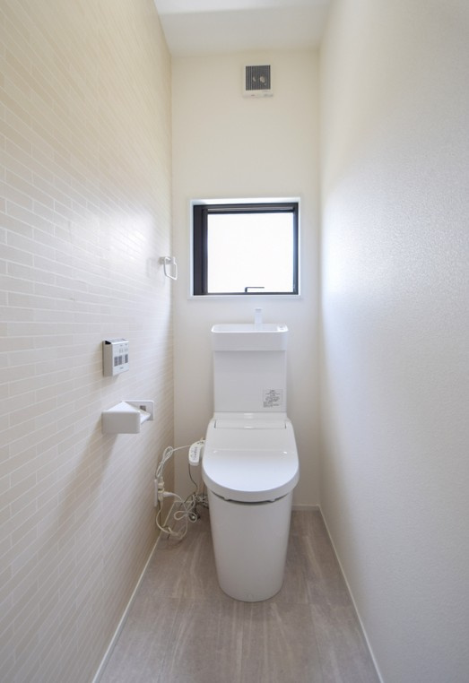 清潔な温水洗浄便座のトイレです