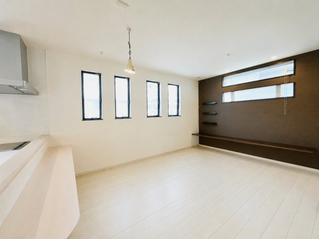 ※明るさ調整加工、家具修正加工をしております。