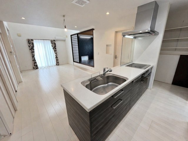 キッチンから全てが見渡せて、お料理中も家族だんらん＾＾